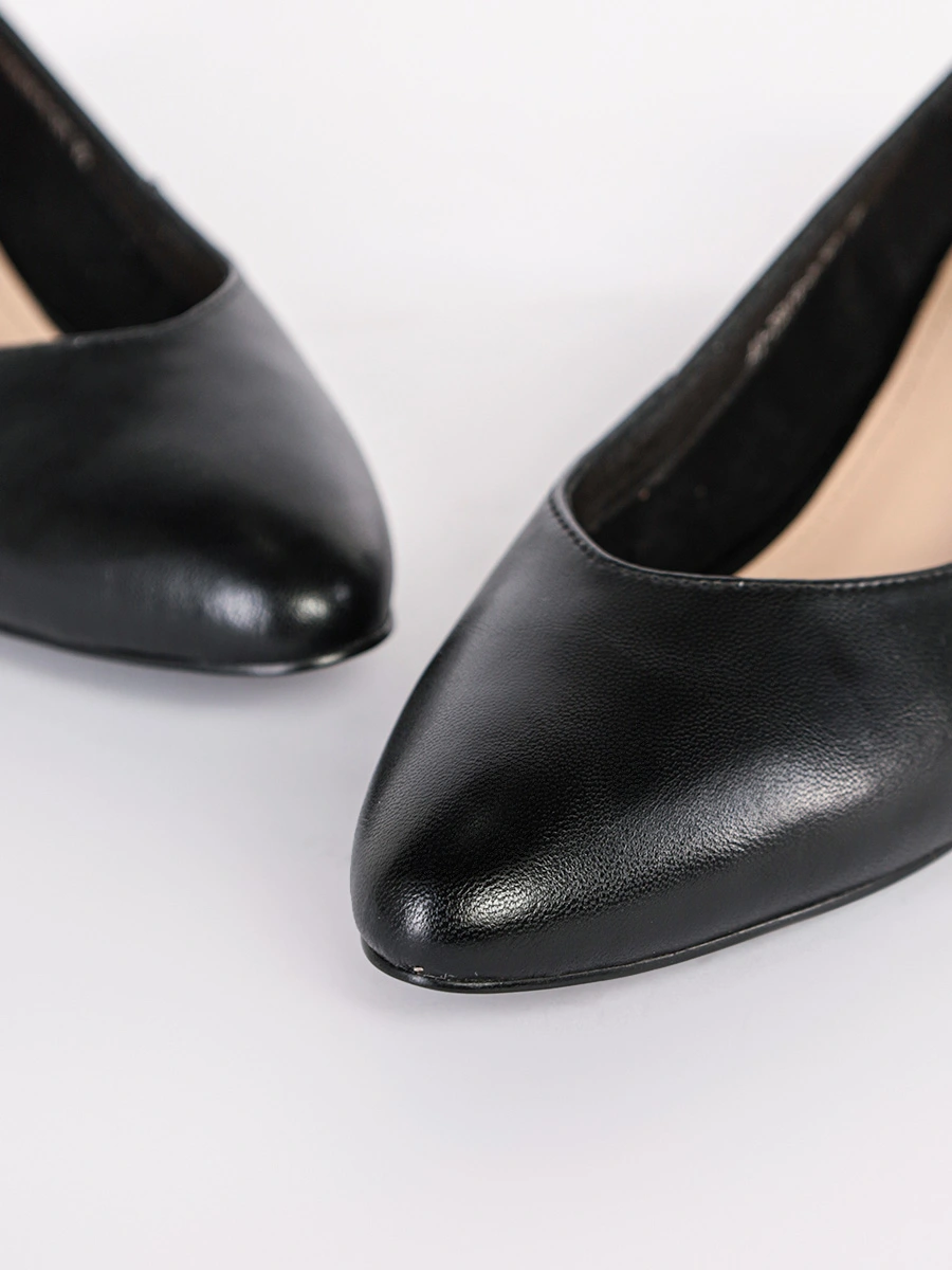 Туфли-лодочки черного цвета на низком каблуке